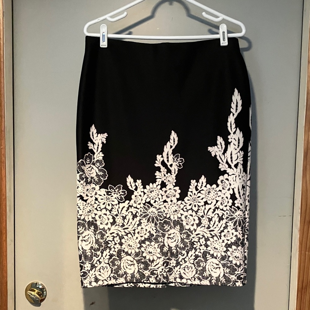 Chic Black and White Floral Pencil Skirt
